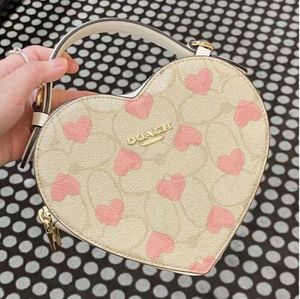 Womens Mens Black White Sacoche Heart Bag Strap Leather Purse Luxurys Handbag Pink Designer Shoulder Bag Top Handle Strawberry CrossBody Clutch Denim City Bags 6889