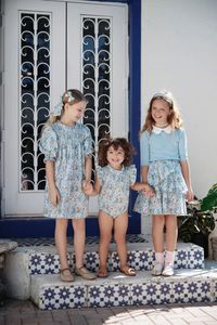 Come 2024 Summer Blue Shabbos Collezione sorella e fratello abbigliamento abbinato al 100% in cotone floreale e abiti per bambini a maglia 240416