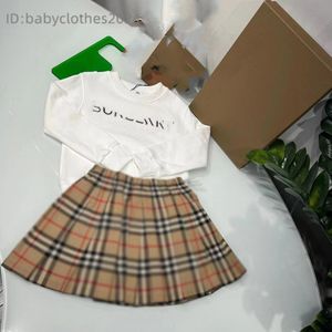 Girls Fashion British Clothing Set Brand Spring and Autumn Fashion Plaid a due pezzi Set a maniche lunghe Gonna corta