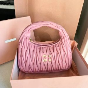 여자 핑크 디자이너 Cleo Bag Miui Satchel 토트 가방 방황 Matelasse 겨드랑이 트램 럭셔리 가죽 스트랩 클러치 여자 지갑 크로스 바디 토트 백