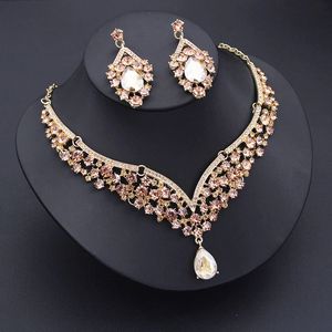 Rhinestone Bride Jewelry Set for Women Luxury Choker Halsbandörhängen Set Wedding Dress Bridal Fashion 240401