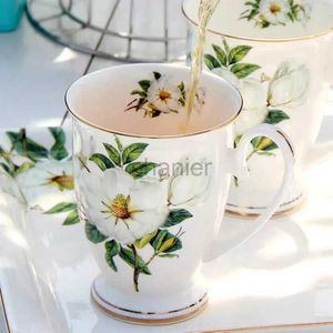 Tassen Europäische Kamelien Bone China Kaffeetassen Hochgrades Britisch -Porzellan -Teetassen Keramik Kaffeetasse 240417