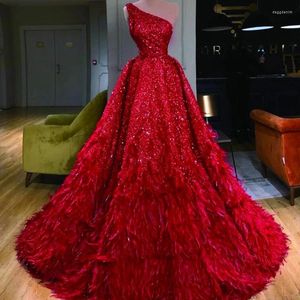 Party Dresses 2024 Est Red Feather One Shoulder Ball Gown Prom Sparkly Sequins Dubai Celebrity Dress Vestidos