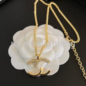 20Style Luxury Brand Designer Crystal Pendants Ожерелье 2 слой золото покрытый из нержавеющей стали Письмо Жемчужное колено подвесное ожерелье