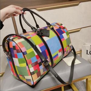 Neuer Stil 45 cm Frauen Männer Taschen neue Mode Männer Reisen Reisen Tasche Tasche Leder Gepäck Handtaschen große Kontrastfarben Kapazität 239r