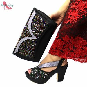 Scarpe per abiti 2024 Arrivi speciali Design Donne e borse nigeriane set in sandali di alta qualità di colore nero con piattaforma per feste