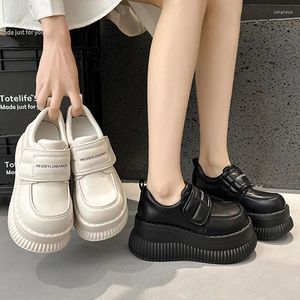 Casual Shoes 8.5 cm tjock sula Förhöjande sneakers fjädermikrofiber läder mode rund tå hög plattform pumpar damer bekväm kil