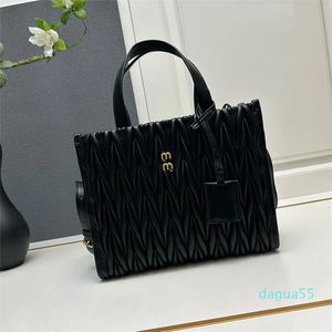 Designer de sacola plissada de grande capacidade para compras ombro de ombro de lady slafra ovelha de couro de fins de semana zíper interno bolso removível preto preto