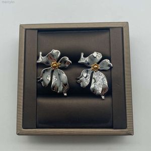Designer Celiene Jewelry Celins Celi / Saijia New Maple Leaf Flower Mirror Silver Style Personality Trend Temperament Fashion Earrings