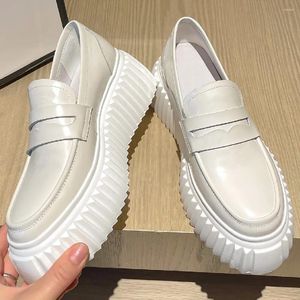 Scarpe casual da donna in pelle vera in pelle spessa piattaforma di suola piattaforma per piatti per piastrelle morbide morbide mocassine di alta qualità di alta qualità