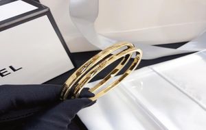 18K Gold Plated Designer Marke Bracelets Frauen Armreifen Designer Brief Schmuck Edelstahl Armband Manschette Weddingliebhaber Geschenk B5239744