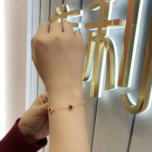 Designer High Version High version Van Classic V Gold Mini Clover Five Flower Couple Bracelet 18K Rose White Fritillaria Jewelry with logo