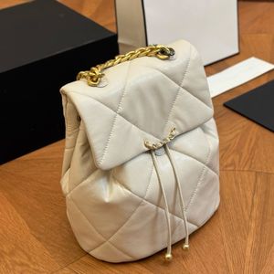 19 Bolsa de designer de mochila Bolsas de ombro mulheres Bolsa de couro preto Hardware de ouro da fivela CC Bola de luxo de luxo de luta de ombro ajustável Crossbody Sacoche 26cm