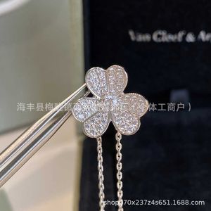 Högkvalitetsdesigner VanCleff High Edition Lucky Diamond Necklace For Women 925 Silver Full Diamond Precision Edition Petal Pendant With Collar Chain