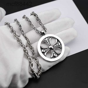 Ch Kro Classic Circle Cross Flower Set Diamond Style Personalized Fashion Simple and Versatile Thai Silver Necklace for Men Women