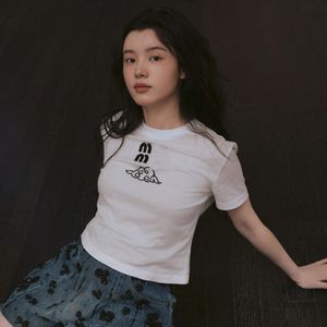 2024MU春と夏の最新のXiangyun刺繍文字スティッククロス刺繍ラウンドネックかわいいTシャツ