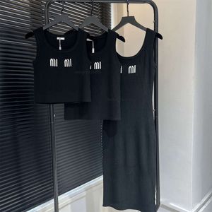 Summer Dress Miu Gothic Black Mini Dresses Designer Vest Letter Jacquard ärmlös T Shirt Beach Vacation Vests kjol kort tank