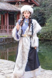 Abbigliamento etnico tibetano femmina influencer online sid in stile pografia di viaggio lijiang