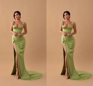 Yeşil Kılıf Balo Elbiseleri Kadınlar için Uzun Spagett Straps Saten Tatlım Piller Süpürme Tren Yüksek Yan Bölünmüş Evlilik Elbise Doğum Günü Pageant Parti Gowns