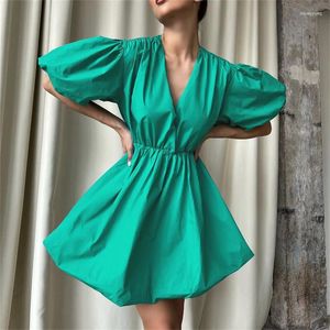 Festklänningar damer French Elegant Dress Summer Urban Bubble Sleeve V-Neck Slim Solid Color Paraply