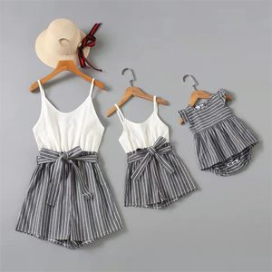 Striped Mother Daughter Matching Overalls Family Set One-Piece Mommy and Me Dresses Clothes Fashion Woman Girls Cotton Jumpsuits 240418