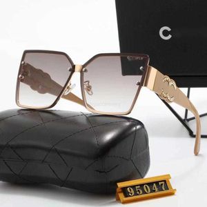 Sonnenbrille Designer Sonnenbrille Luxus Sonnenbrille für Frauen Männer Modestil Sommer polarisierte Sonnenbrille Brille Beine mit Buchstaben Objektiv Unisex mit Box