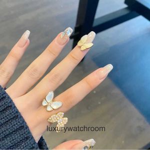 Anéis de jóias de ponta para Vancleff Women / Gold Board White Fritillaria Double Space Diamond Butterfly Ring Horse Horse Double Butterfly Conjunto com abertura completa de diamante