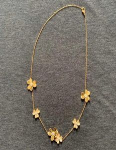 Brand Pure 925 srebrna biżuteria dla kobiet złoty kolor szyi w zawieszka kwiat Luck Clover Sakura Wedding Party Naszyjnik 2859087
