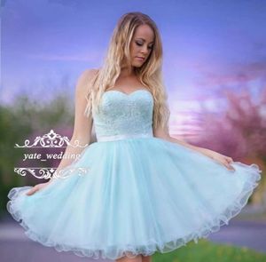 Baby Blue Lace Tulle Short Homecoming Dresses Sweetheart Beaded Ribbon Sash Kne Längd Backless Short Party Dresses Cute Prom Dre2827140