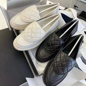 Designer Dress Shoes White Moccasin quilted loafers real leather Women Loafers top quality Flat Shoes Lambskin Quilted With Gold Hardware Luxury