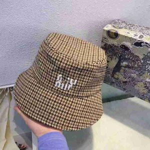 Designer Wide Brim Hats Cappelli a secchio Nuova versione della principessa Socialite Temperament Fisherman Hat Grid Cappello da donna Red che mostra piccoli tappi