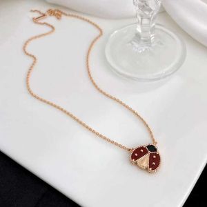 디자이너 브랜드 Gloden van Clover 무당 벌레 목걸이 여성 Red Agate Pendant Collar Chain 18k Rose Gold