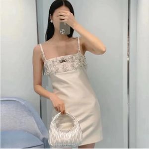 Kadınlar Elbiseler Tasarımcının İlkbahar Yaz Seksi İnce Uygun Kayış Silk Partisi Dress Ağır Yüzyışı Çivilenmiş Boncuklar Su Pırlanta Mektubu Nakış Şampanya