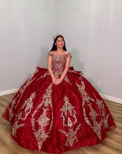 Işıltılı bordo prenses quinceanera omuz fırçalar kapalı altın aplike korse vestidos de 15 anos quinceaneras 2024