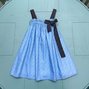 Barnflickor trycker blommiga bokstavsklänningar Babies Designer Princess Tulle Childrens lyxdesigner Casuall Cotton Beach Dress ärmlösa spetsar kjolar babykläder