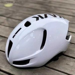 Capitões de ciclismo Máscaras Capacete de bicicleta Sky Integrated Forming para ciclismo de estrada Ultra Light Helmet Hat for Men and Women L48