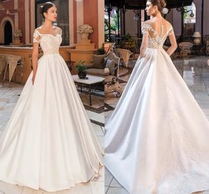 Eleganti abiti da sposa in semat in linea con maniche corte in pizzo applicato moderni abiti da sposa boho spazzano i bottoni al collo trasparente posteriori di moda vestidos de novi cl1223