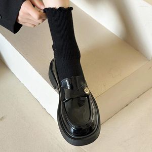 Casual Shoes French Slaser für Frauen im Frühjahr 2024 Britisches Stil kleiner Leder mit dicken Sohlen faul Single