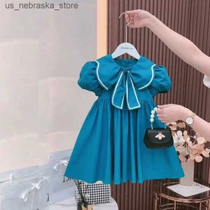 Flickans klänningar Baby Girls Dress Summer Blue Cute Puff Sleeves Elegant Princess Dress with Flowers Bow Tie Birthday Party Clothes 1-6 år gammal Q240418