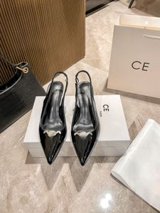 デザイナーサンダルハイヒール女性2024ドレスシューズ豪華なブラシ付きレザースリングバックポンプ先の尖ったつま先サイズ35-42靴