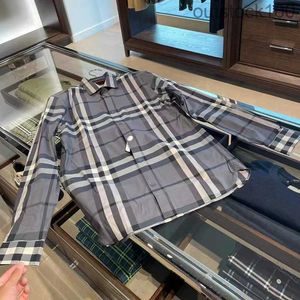 Moda Luxo Buurberlyes Roupas para homens Men Village Camisa masculina Classic Plaid Business Casual Casual de mangas compridas com o logotipo original da marca