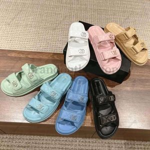 Papa Sandalen Designerinnen Frauen Kanal Sandalen echte Wälde Leder Damen rutschen Luxus Sandalstrand Rund- und Staubbeutel Gelee gesteppte Plattform Sommer 35-42