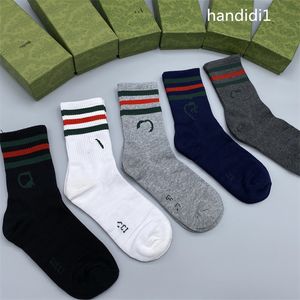 Mens socks fashion V Letter Printed stocking Cotton Sports thick Socks Man Women Football Basketball Breathable striped athletic tall socks Luxury sportsocks L10