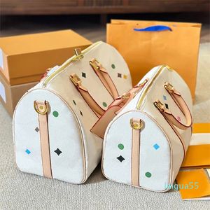 Weekend Duffel Bag Designer Pillow Large Capacity Tote Travel Handbags Unisex Luggage Painted Letters Vacation Luxury Shoulder Bags