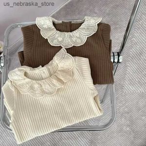 T-shirts Girls Pit Stripe Lace Bottom 2023 Autunno Nuova maglietta elastica coreana T-shirt Q240418