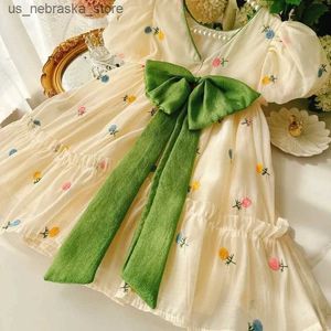 Flickans klänningar flickor prinsessklänning sommar beige elegant prinsessa klänning med gröna båge barn födelsedagsfest kläder 4-10 år gammal Q240418