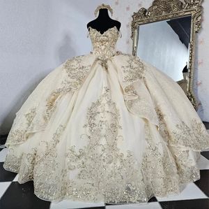 فساتين شمبانيا الفاتحة Quinceanera 2024 قبالة الدانتيل الكتف الزخرفة تول كرة عيد ميلاد حفلة Sweet 16 Vestidos de 15 Anos