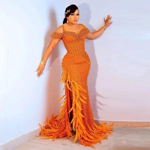 Abiti da festa Plus size African Formale Occasionali piume di lusso Abito da ballo arancione in perline Abito in stile Nigerian Aso Ebi Custom Made