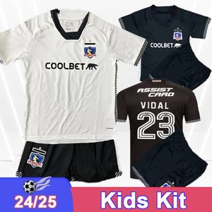 24 25 Colo Colo Kid Kit Kit Maglie da calcio Falcon Pavez Palacios Castillo Fuentes Gil Bolados Wiemberg Benegas Away Shirts Dai Child Uniforms