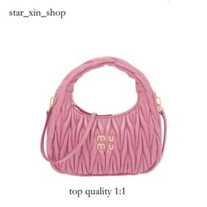 Mui Mui Bag Women's Designer Cleo Shourdle Handbag Under Armpit Crossbody Bag Zipper閉鎖ソフトレザーミニブラックベージュメタルレタリングホリデー501